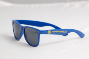 bedruckte Sonnenbrille mit Logo selbst gestalten & selbst designen | Werbeartikel | Werbesonnenbrillen